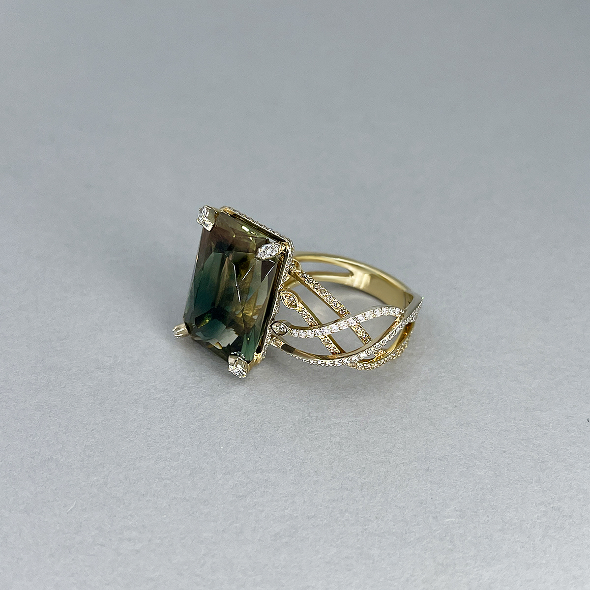 Авторское кольцо с орегонским солнечным камнем и бриллиантами из желтого золота 585 пробы, фото № 2