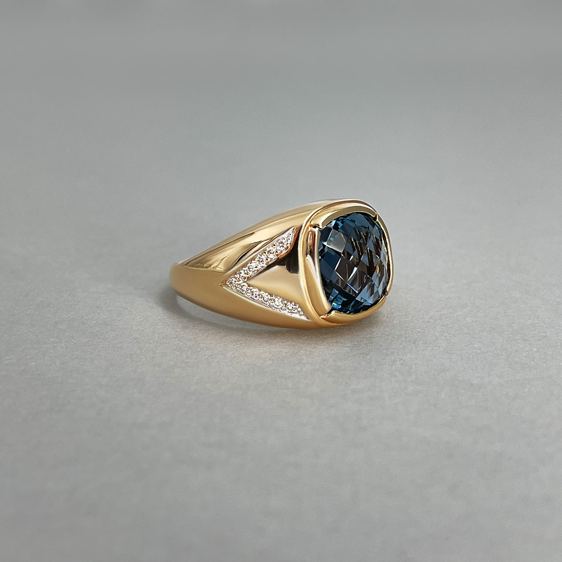 Мужское кольцо с лондон топазом, бриллиантами из красного золота 585 пробы, фото № 3