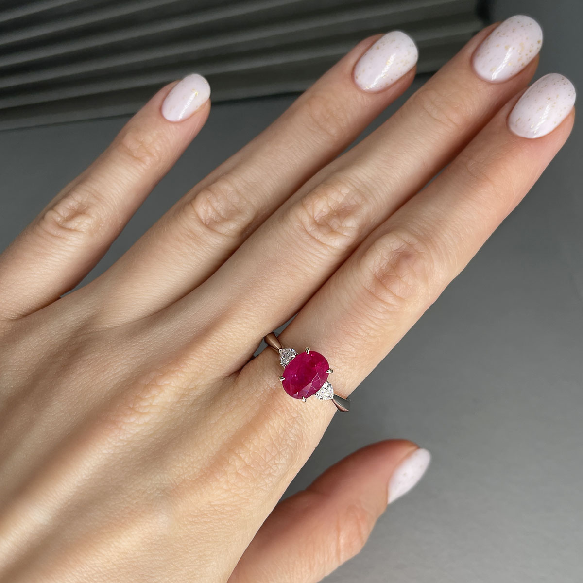 Кольцо с рубином, бриллиантами из белого золота 750 пробы, фото № 3