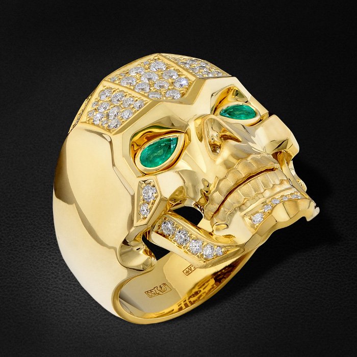 Мужское кольцо череп с изумрудом, бриллиантами из желтого золота 750 пробы, фото № 2