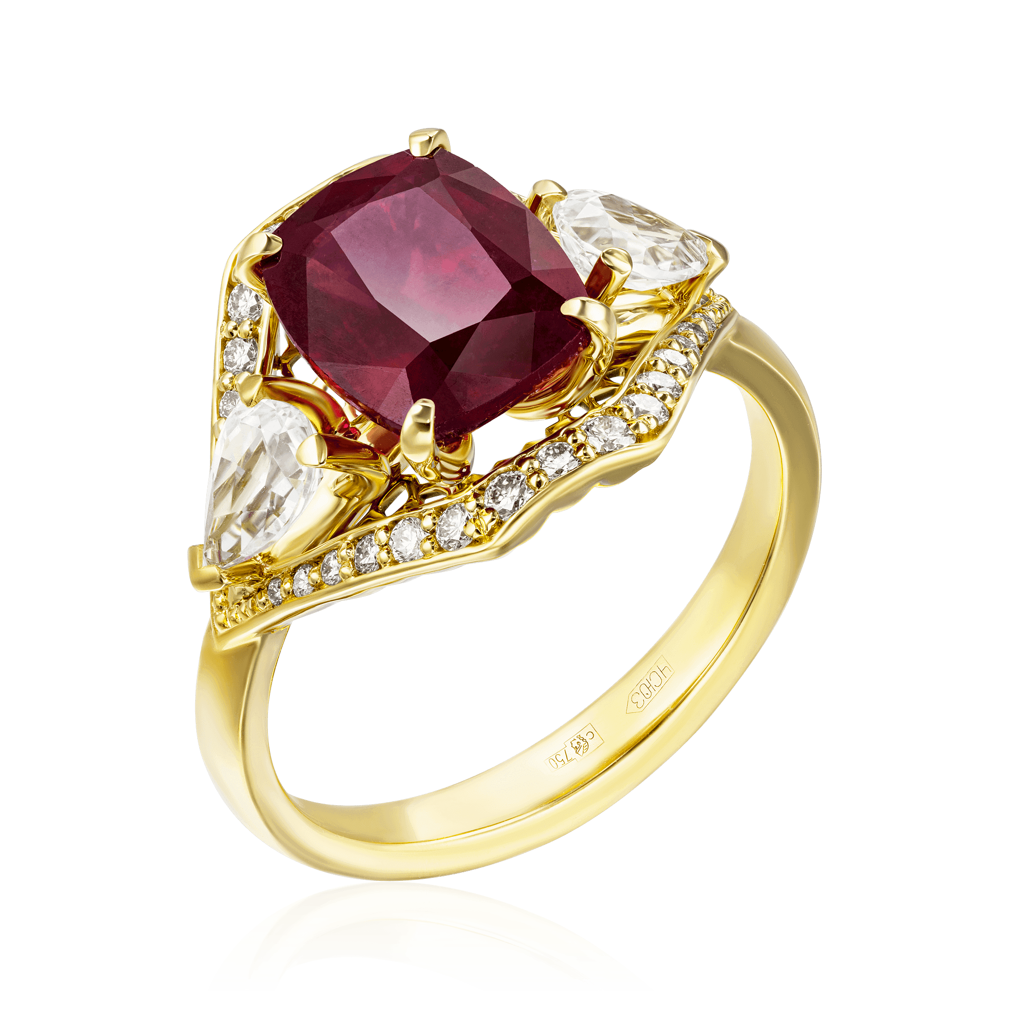 Кольцо с рубином, белыми сапфирами, бриллиантами из желтого золота 750 пробы (арт. 90681)