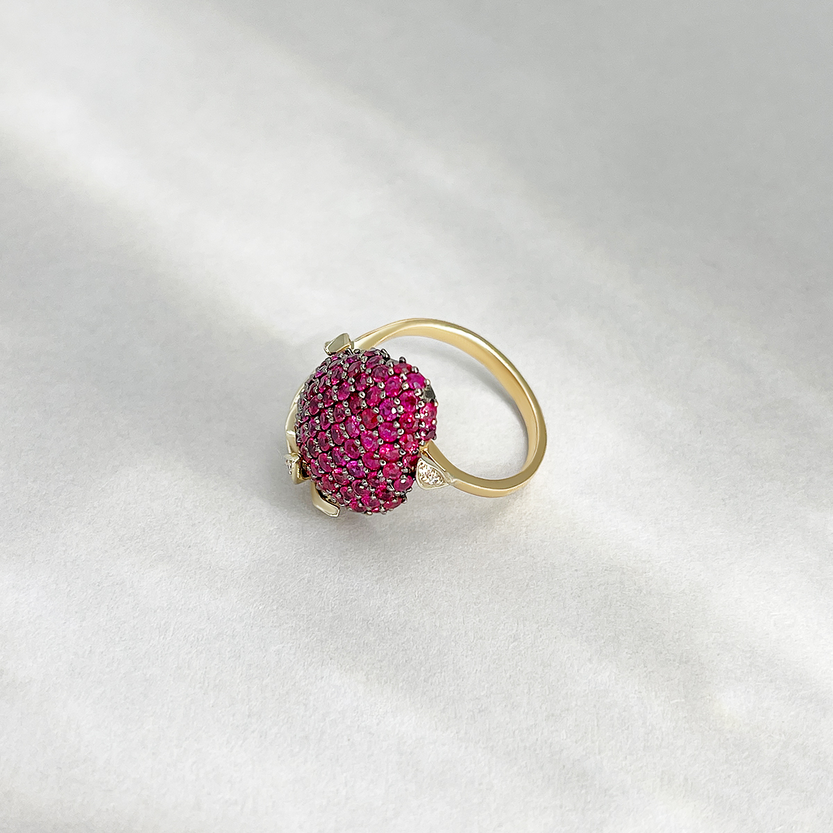Кольцо с рубином, бриллиантами из комбинированного золота 750 пробы, фото № 3