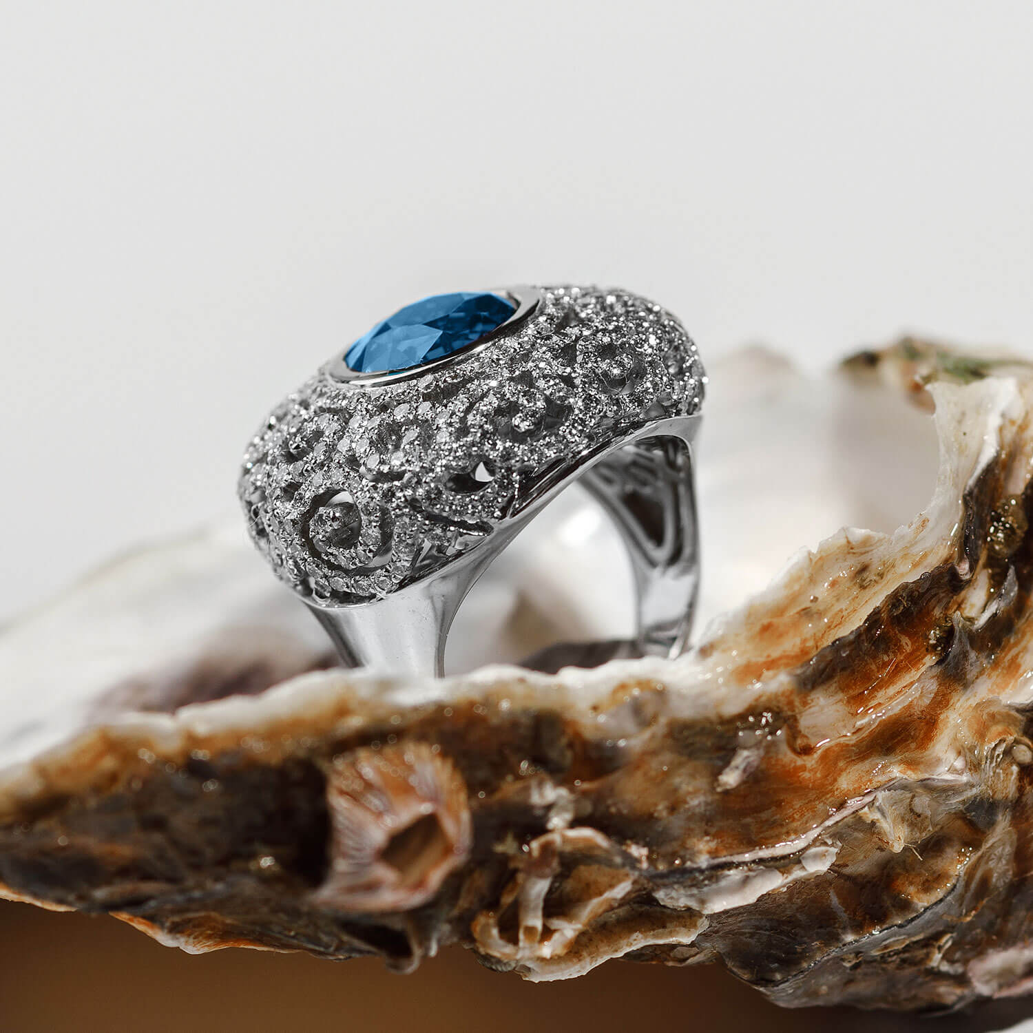 Кольцо с сапфиром Royal Blue, бриллиантами из белого золота 750 пробы, фото № 5