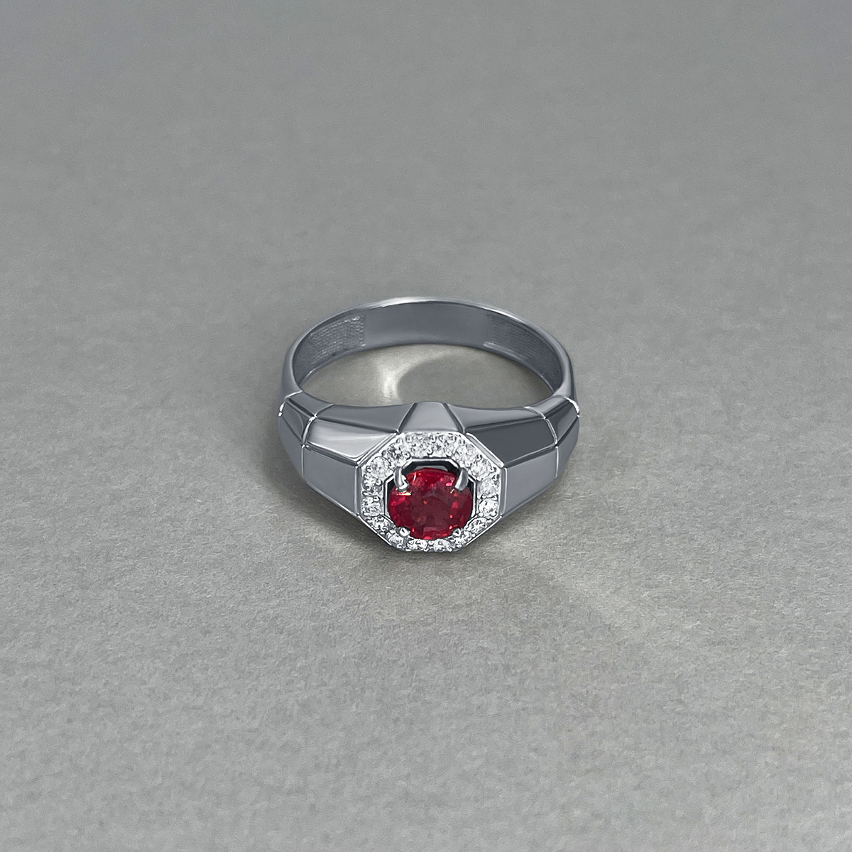 Мужское кольцо с рубином, бриллиантами из белого золота 585 пробы, фото № 2