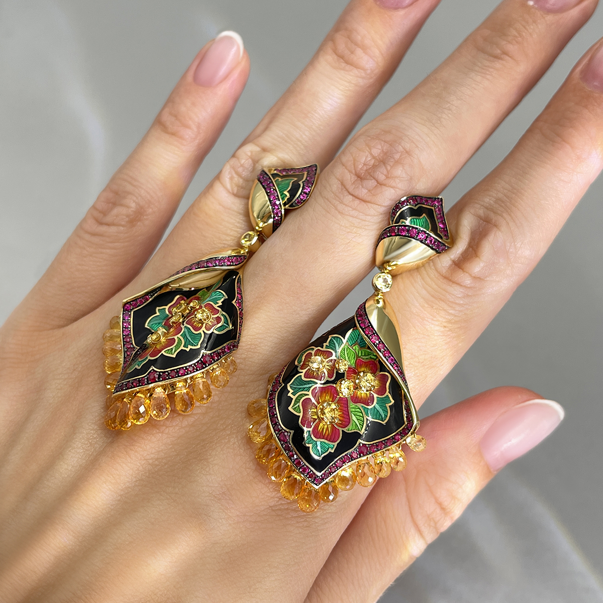 Серьги с рубином, сапфиром, эмалью из желтого золота 750 пробы, фото № 4