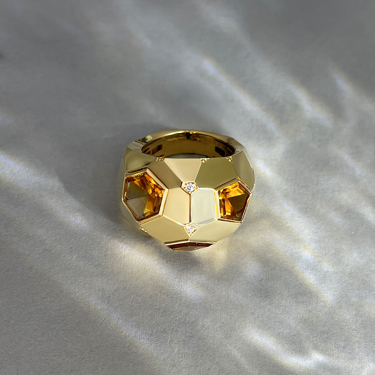 Кольцо с цитрином, бриллиантами из желтого золота 750 пробы, фото № 2
