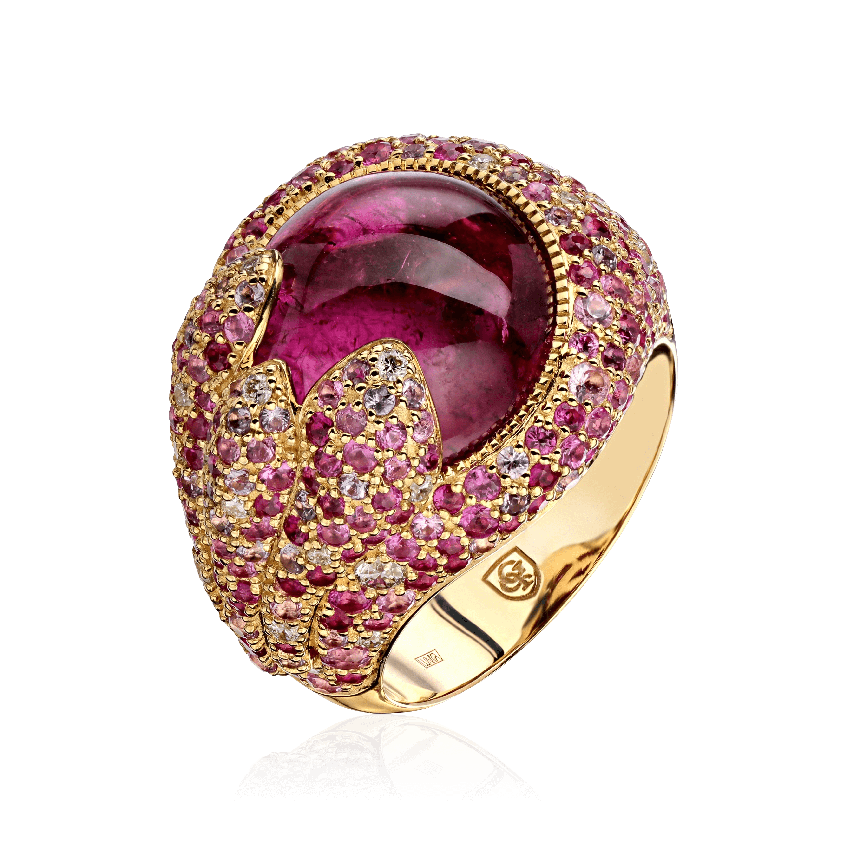 Кольцо с рубеллитом, рубином, сапфиром, бриллиантами из желтого золота 750 пробы (арт. 101598)