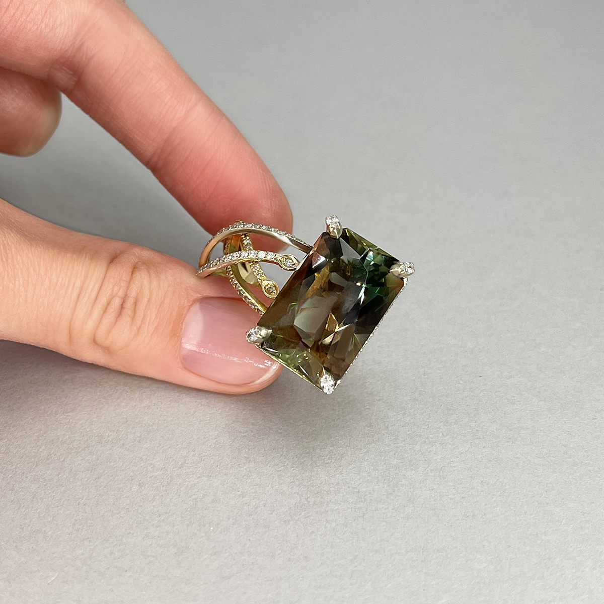 Авторское кольцо с орегонским солнечным камнем и бриллиантами из желтого золота 585 пробы, фото № 4