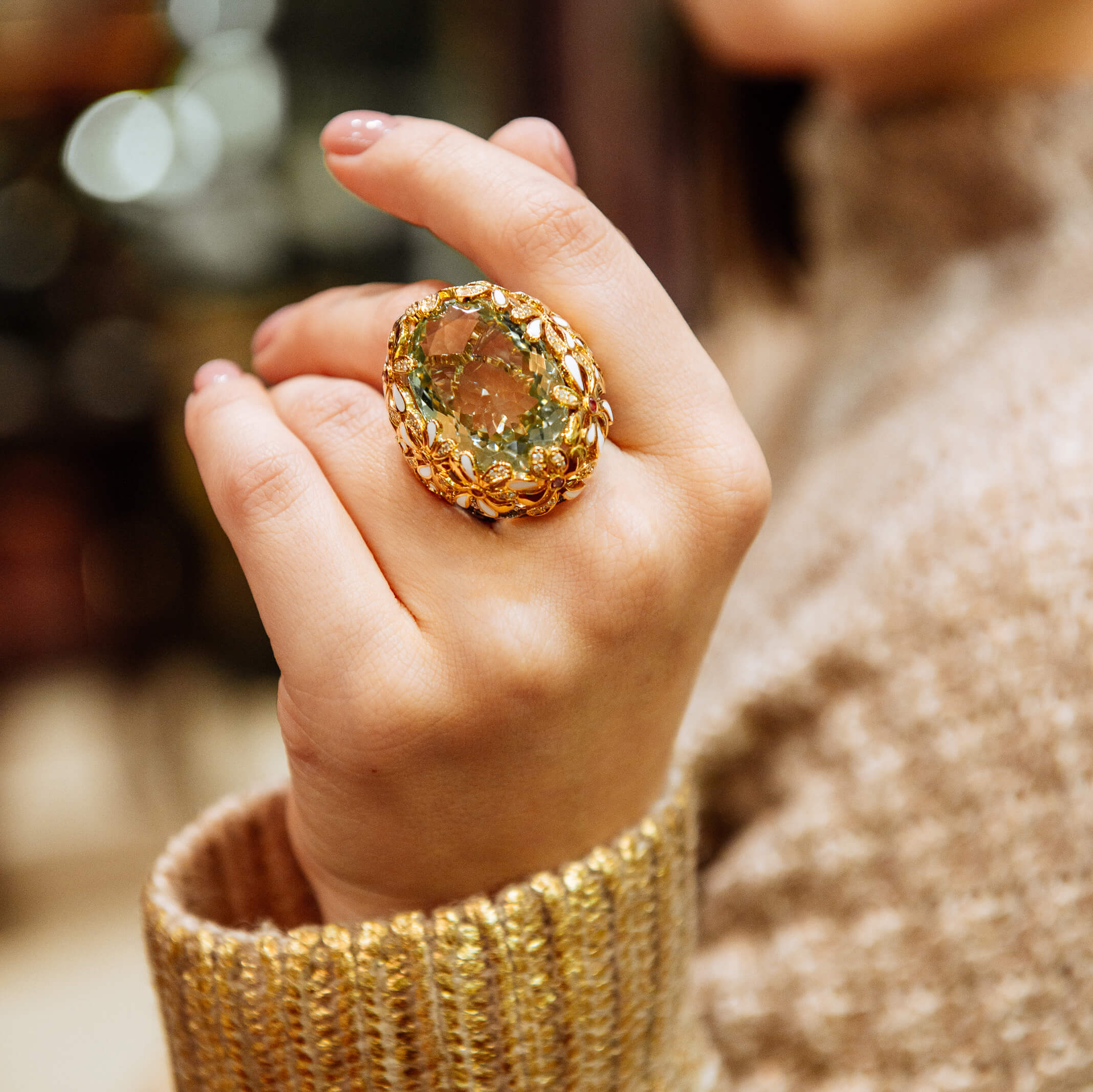 Кольцо с празиолитом, цветными сапфирами, эмалью и бриллиантами в белом и желтом золоте 750 пробы, фото № 4