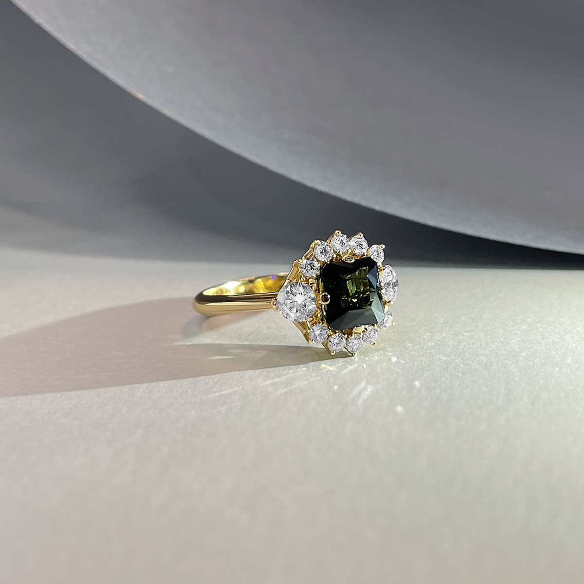 Кольцо с турмалином, бриллиантами из желтого золота 750 пробы, фото № 4