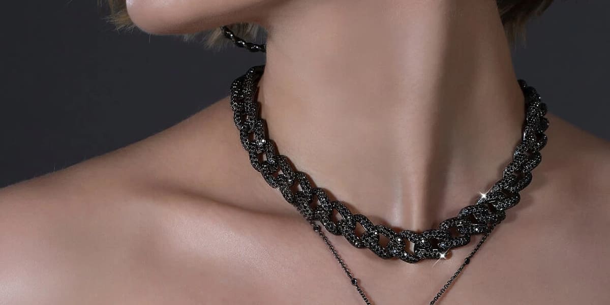 Черные камни в ювелирных украшениях: топ драгоценных и полудрагоценных камнейчерного цвета