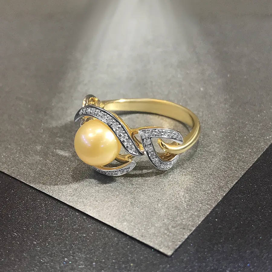 Кольцо с жемчугом и бриллиантами из желтого золота 750 пробы, фото № 3
