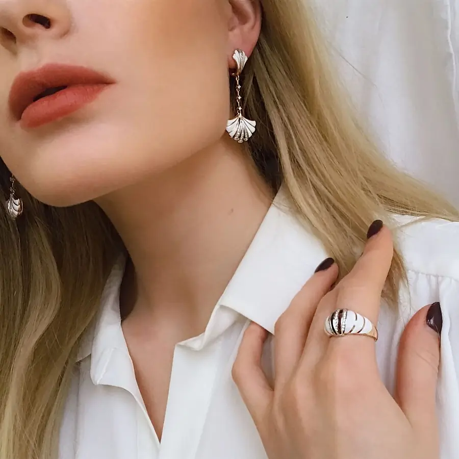Серьги с бриллиантами и эмалью из красного золота 585 пробы из коллекции Роза Тюдоров, фото № 2