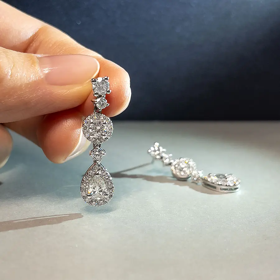 Серьги с бриллиантами из белого золота 750 пробы, фото № 3
